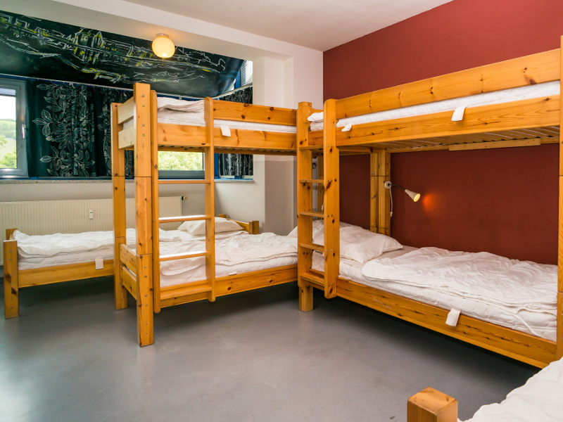 https://www.babelfish-hostel.de/media/Galeryrooms/015 six bed room.jpg